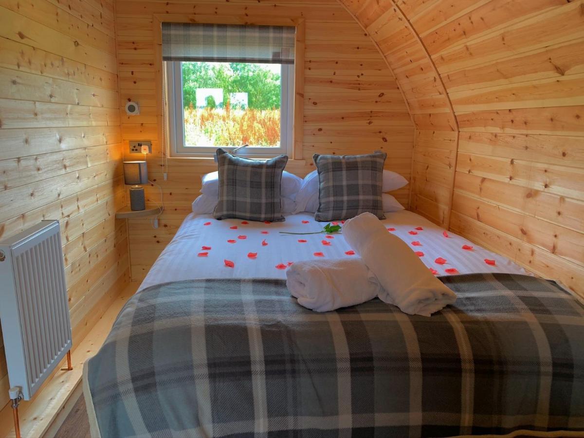 Pond View Pod 3 With Private Hot Tub -Fife - Loch Leven - Lomond Hills Villa Kelty Kültér fotó